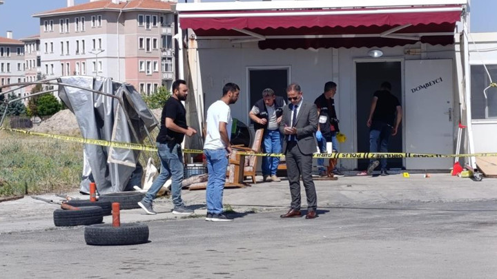 Afyonkarahisar'da minibüs durağına silahlı saldırı: 1 ölü, 1 yaralı