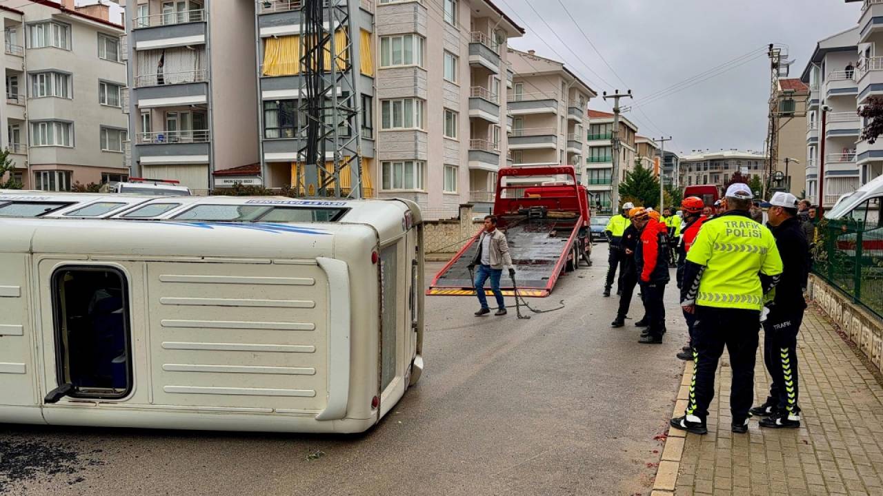 Afyonkarahisar'da Minibüs Kazası: 16 Yaralı