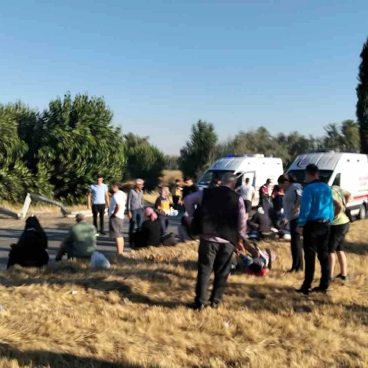 Afyonkarahisar'da Yolcu Otobüsü Devrildi: Yaralılar Var