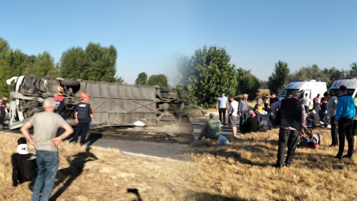 Afyonkarahisar'da Yolcu Otobüsü Devrildi: Yaralılar Var