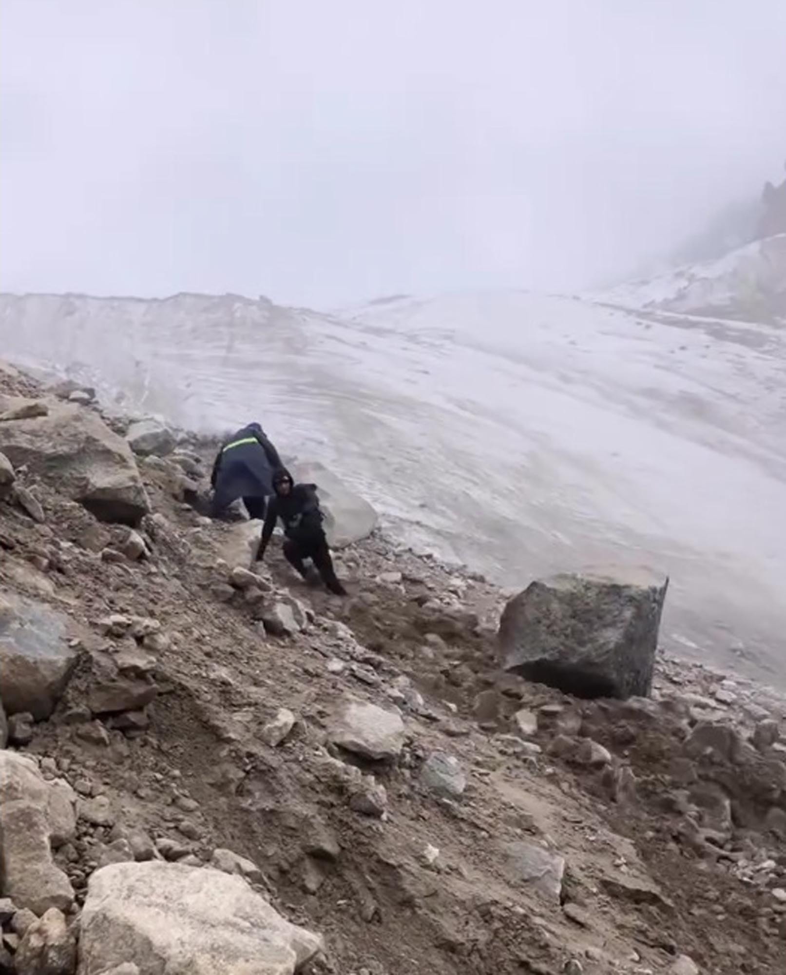 Ağrı Dağı'nda Heyelan Paniği: Dağcılar Faciadan Döndü