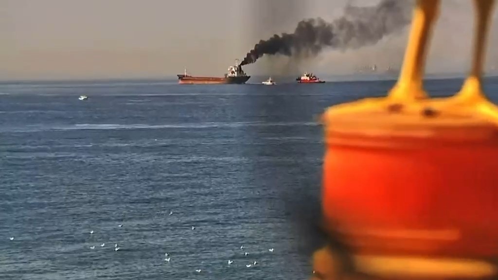 Ahırkapı Önlerinde Yangın! Sahil Güvenlik Olay Yerinde