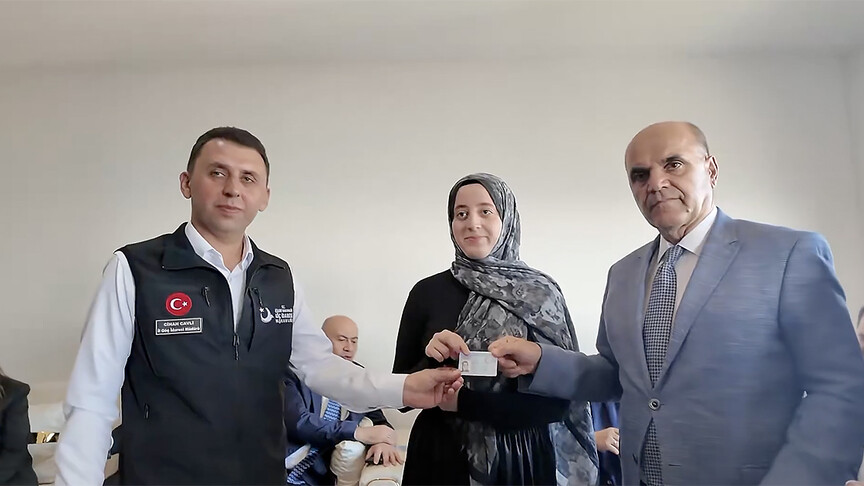 Ahıska Türklerine Kimlik Kartları Ahlat'ta Teslim Edildi