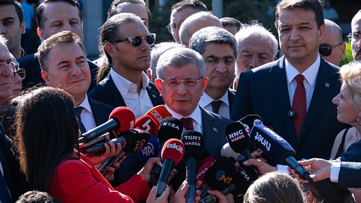 Ahmet Davutoğlu, Ankara Adliyesi'nde ifade verdi