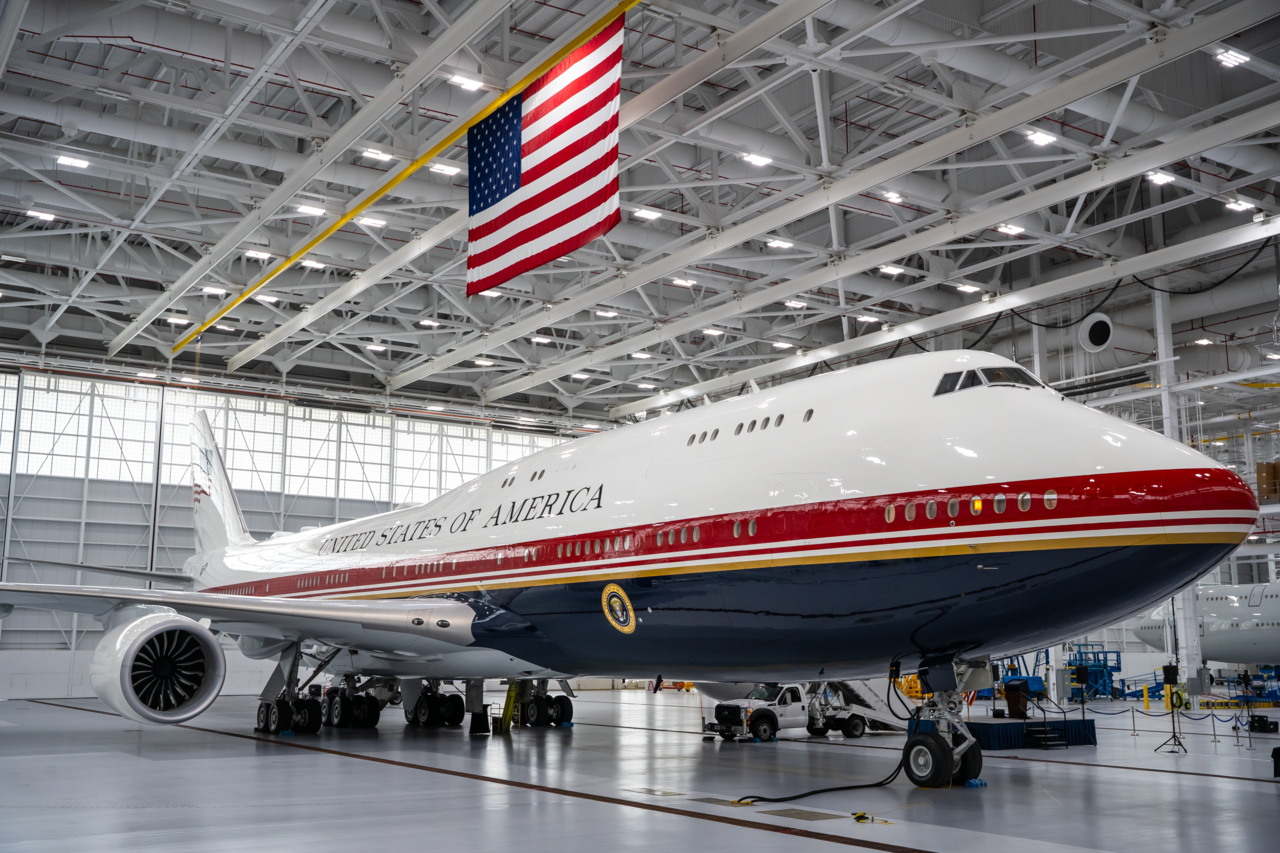 Air Force One'dan rekor: En çok takip edilen uçuş