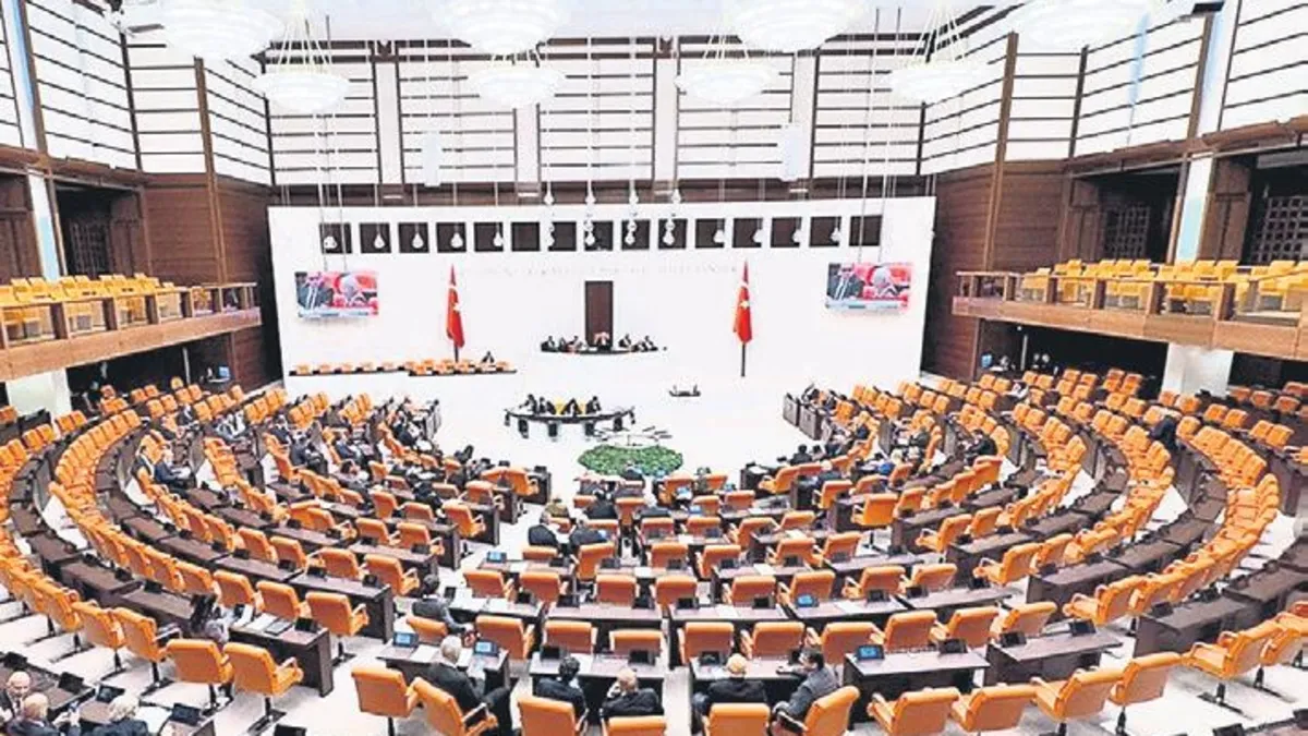 AK Parti'den 18 yaş altına kademeli ceza düzenlemesi