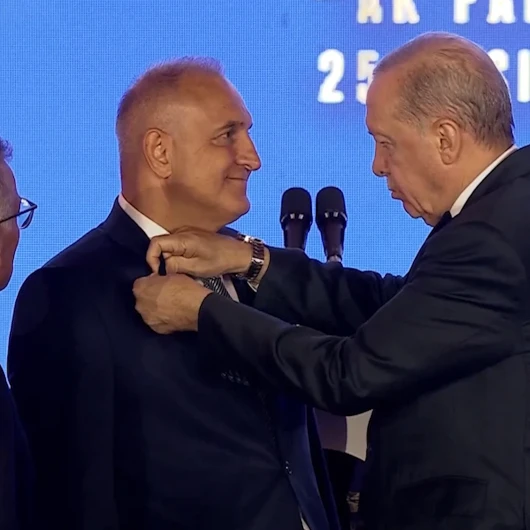 AK Parti 25 yaşında: Üç milletvekili partiye katıldı