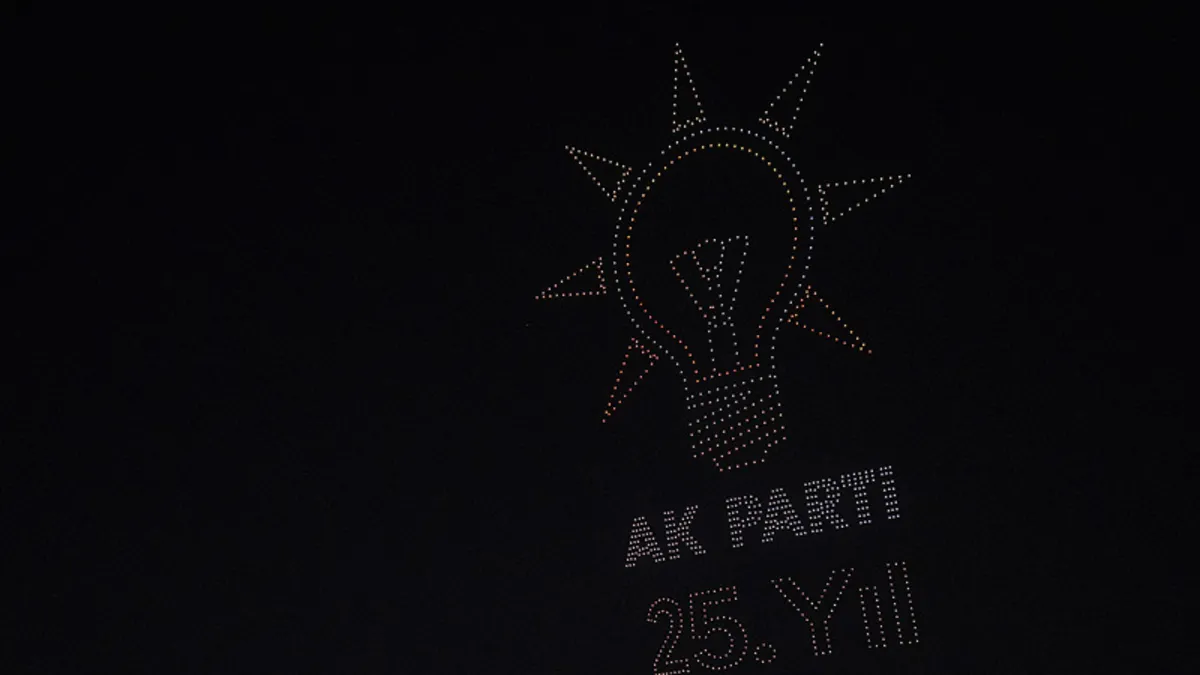 AK Parti 25. Yıl Dron Gösterisiyle Nefes Kesti
