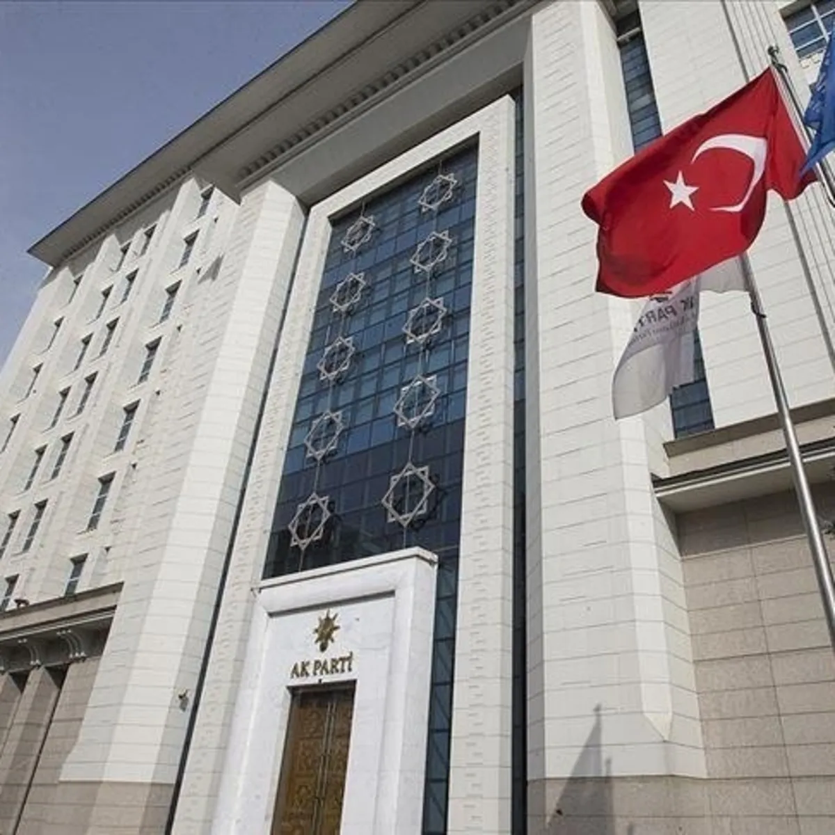 AK Parti 4 il başkanlığında rotasyon yaptı