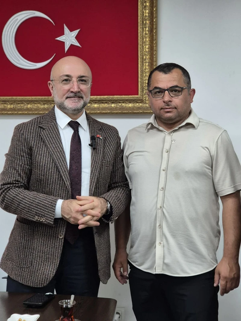 AK Parti Afyonkarahisar ailesi büyümeye devam ediyor: Yeni üyelere rozet takıldı