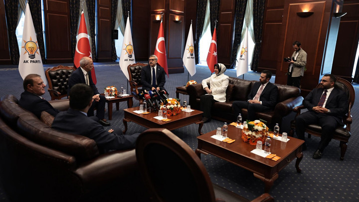AK Parti ve CHP üç kurban bayramı sonra bayramlaştı