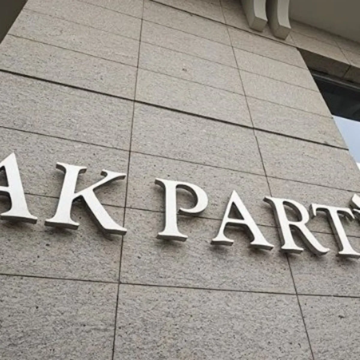 AK Parti'den CHP'ye sert tepki: Siyaseti kavganıza alet etmeyin