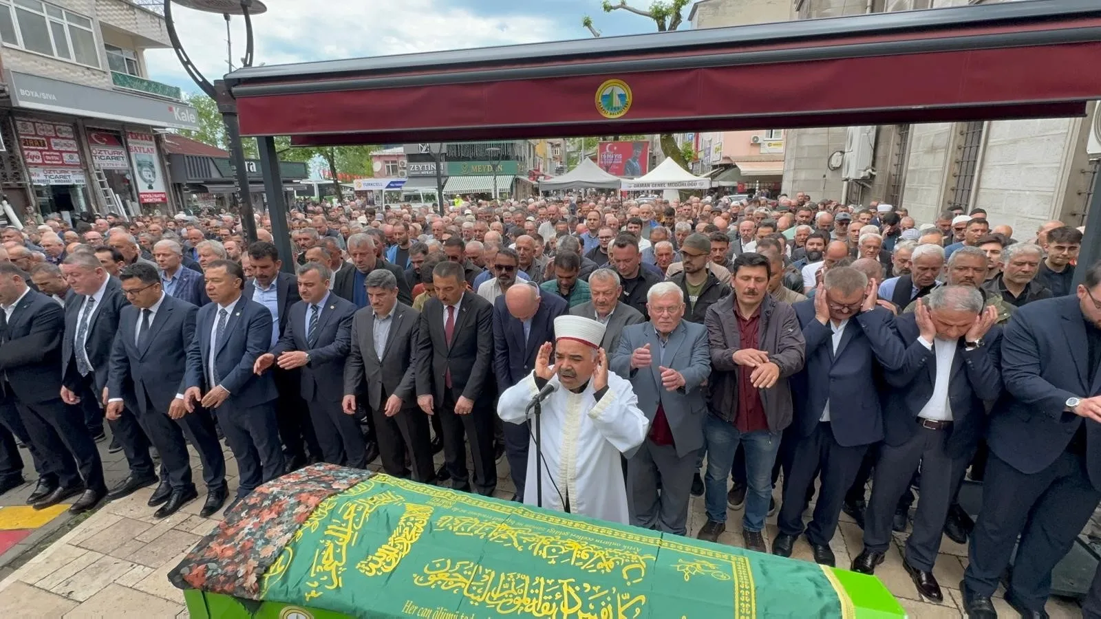 AK Parti eski MKYK üyesi Emine Çift son yolculuğuna uğurlandı