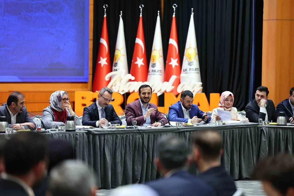 AK Parti İstanbul 39 ilçede üye buluşması: 5 ayda 50 bin yeni üye