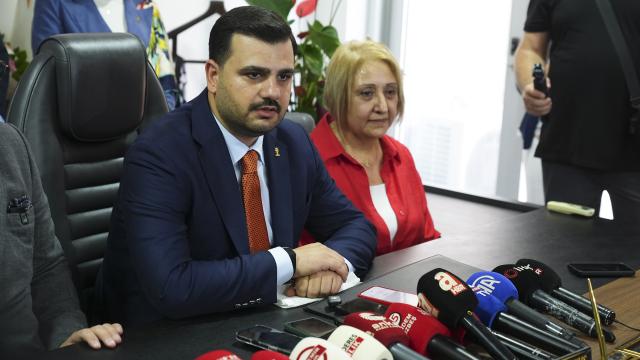 AK Parti'den Menderes Açıklaması: Çiçek 1,5 Yıldır Partiye Katılmaya Çalışıyordu