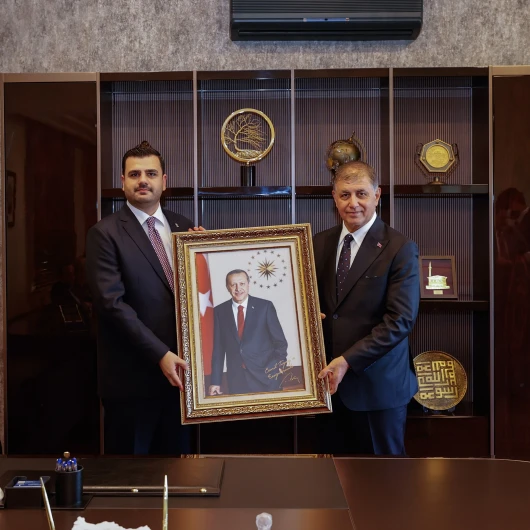 AK Parti'den Özgür Özel'e İzmir tepkisi: 'İzmir düşmanı