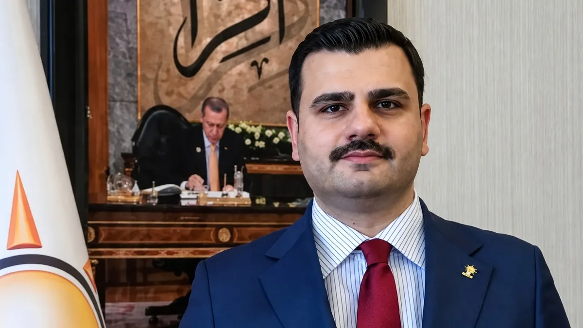 AK Parti'den Özgür Özel'e 'Pavyon Siyaseti' Suçlaması
