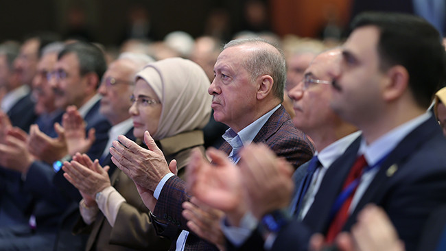 AK Parti'nin yeni seçim şarkısı 'Efsane Büyük Başkan' ilk kez dinletildi