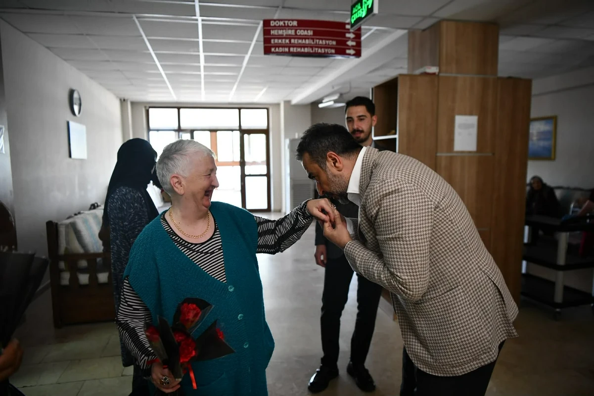 AK Partili Özcan'dan huzurevi ziyareti: Büyüklerimiz baş tacı