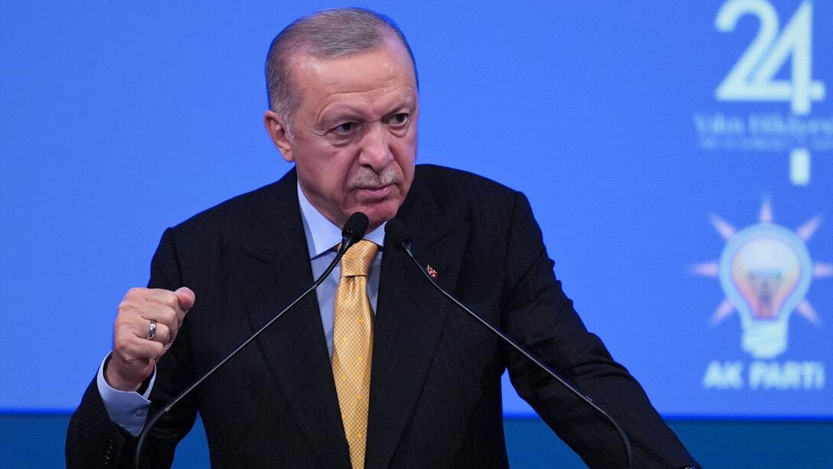 AK Parti'ye 4 kritik isim katılıyor: Erdoğan rozetleri takacak