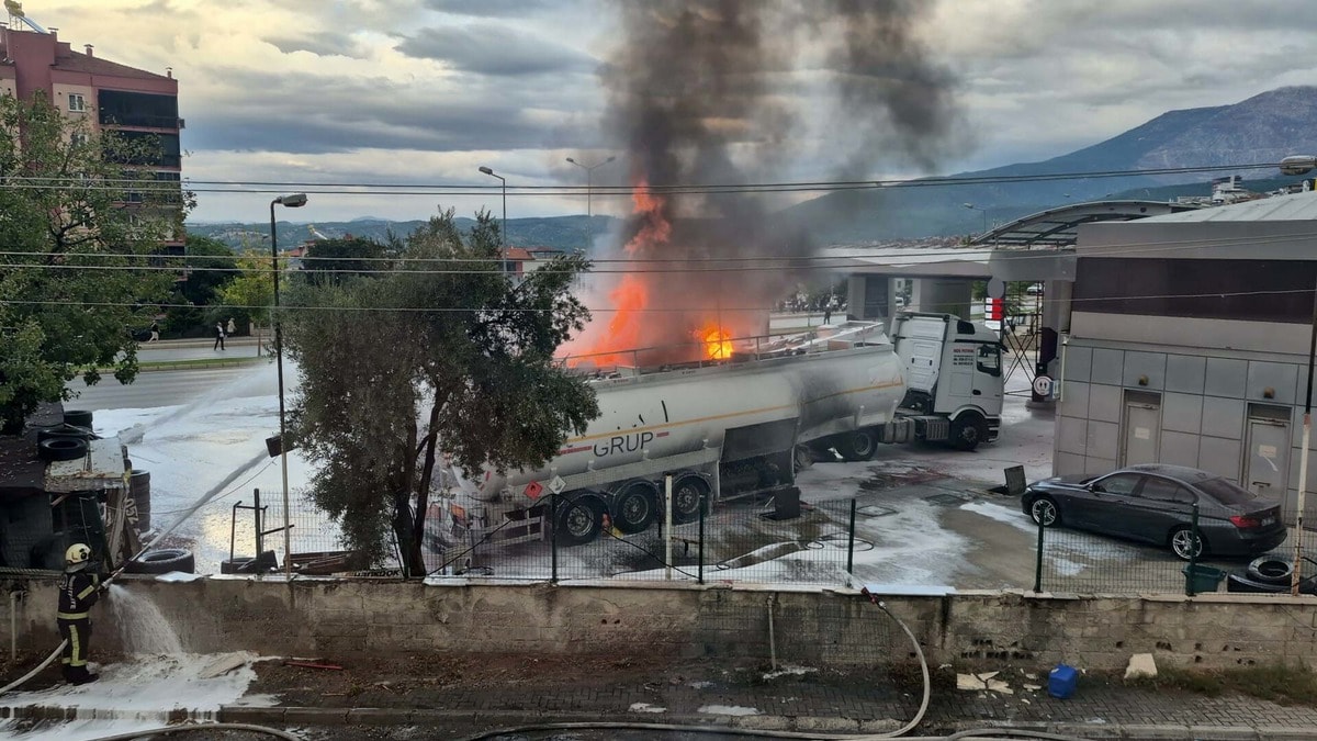 Akaryakıt İstasyonunda Tanker Patlaması: Denizli'de Panik Anları