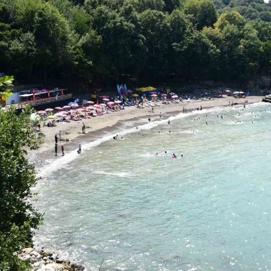 Akçakoca'da sıcak hava dalgası: Plajlarda yoğunluk