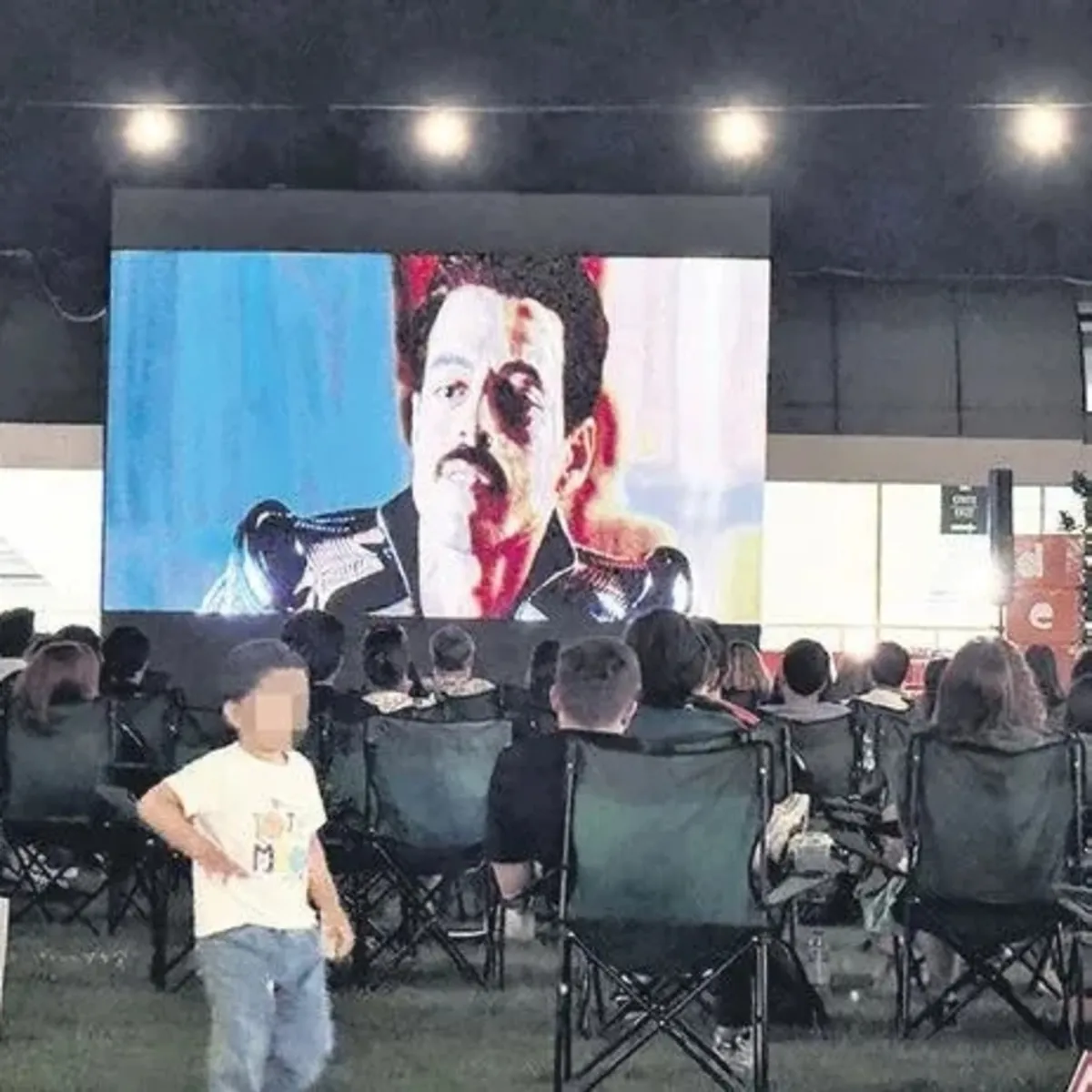 Akmerkez'deki açık hava sinemasında 'Bohemian Rhapsody' gösterimi tartışma yarattı