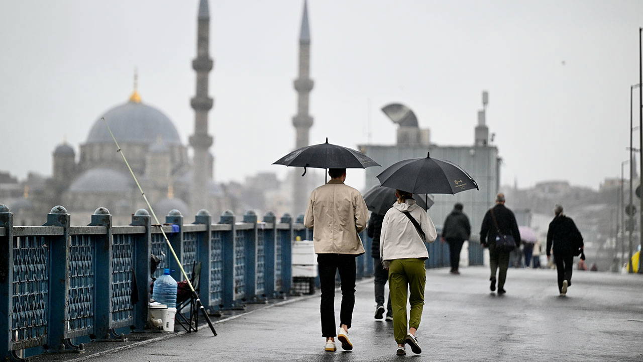 AKOM'dan İstanbul'a Hava Uyarısı: Sıcaklık Yükseliyor, Yağışlar Yerel