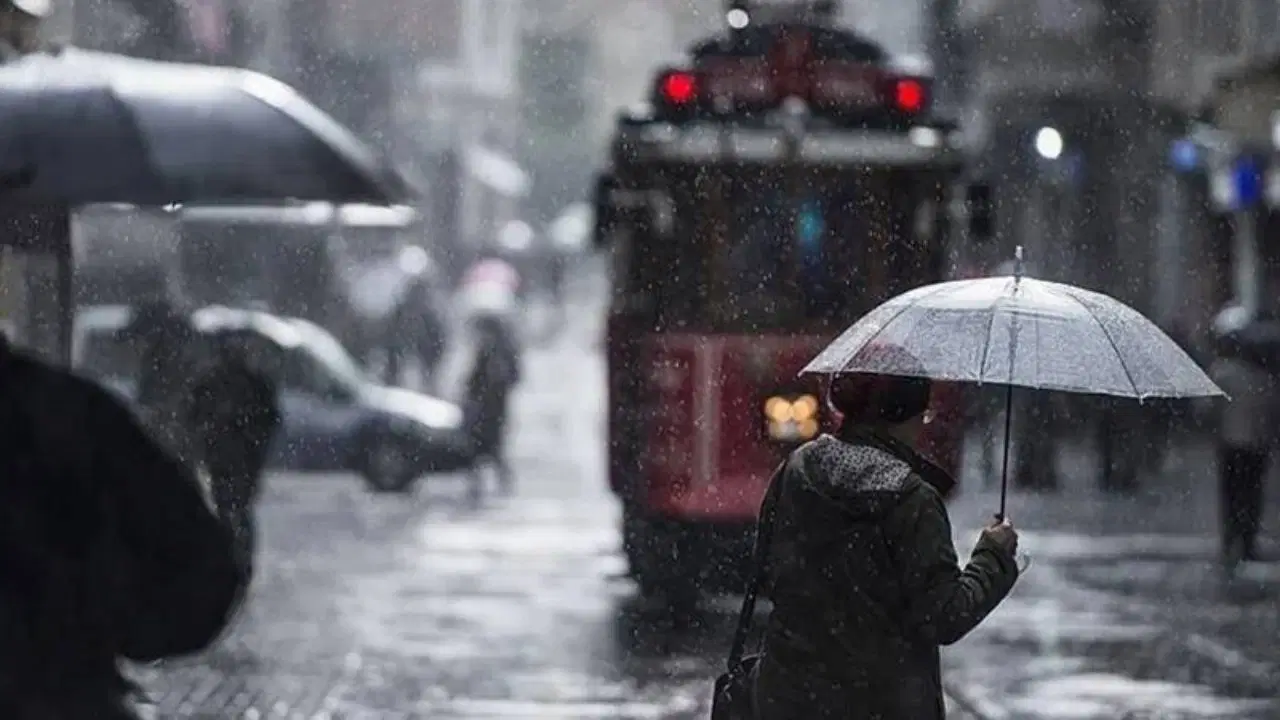 AKOM'dan İstanbul için kuvvetli sağanak uyarısı: Sıcaklık 21 dereceye düşecek