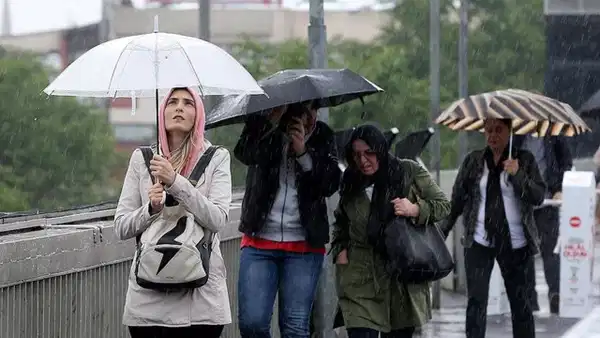 AKOM'dan İstanbul'a sağanak uyarısı: 22 Eylül'de gök gürültülü yağış