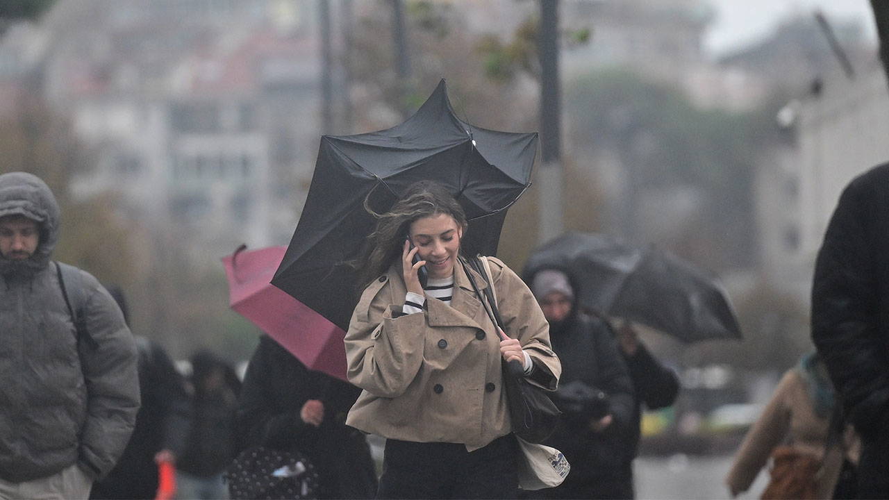 AKOM'dan İstanbul'a Yağış Uyarısı: Sıcaklıklar Düşüyor