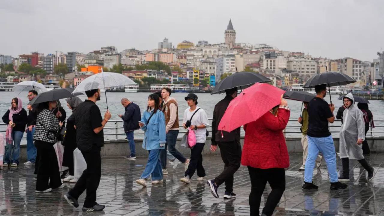 AKOM: İstanbul'da yarın kuvvetli yağış ve fırtına bekleniyor