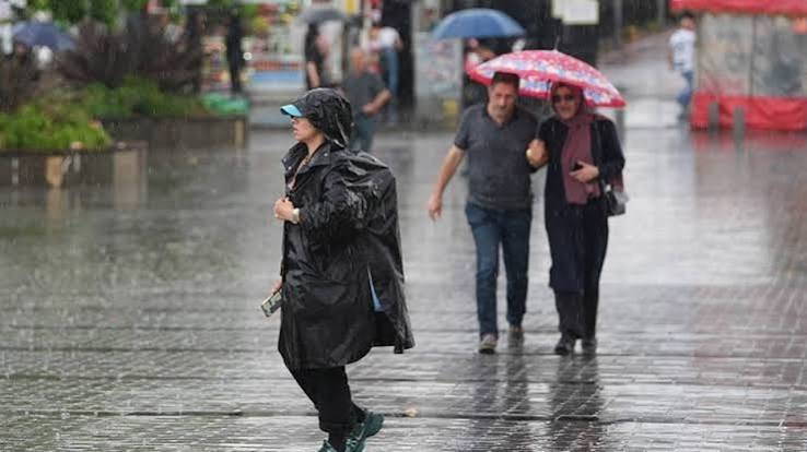 AKOM: İstanbul'da Pazar ve Pazartesi Sağanak Alarmı