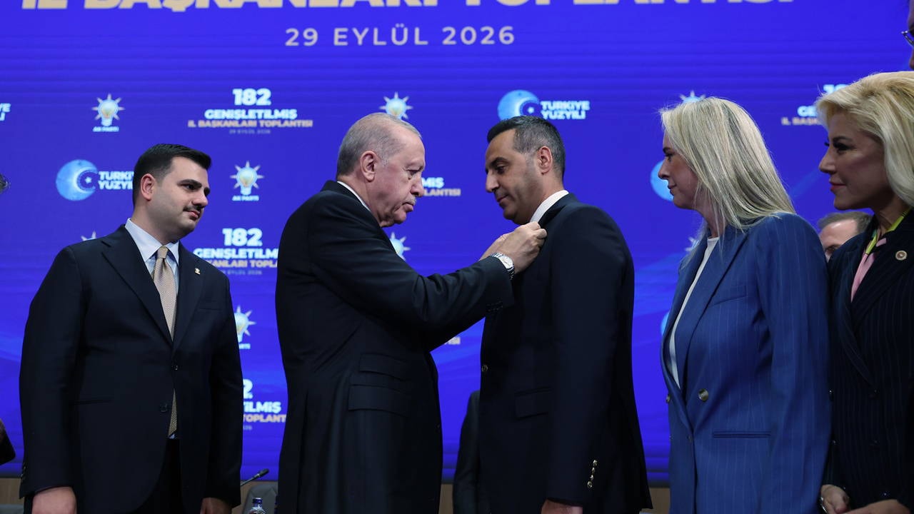AKP'ye Geçen Başkan Yıldız Sosyal Medyada Yoruma Kapattı