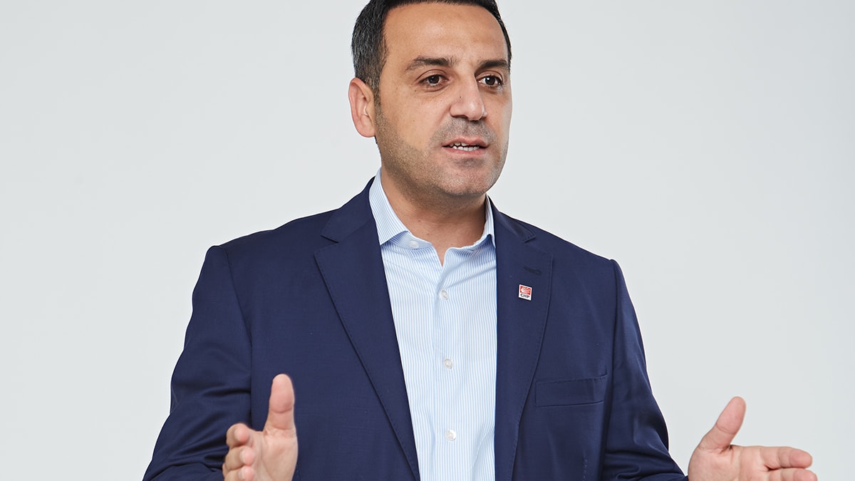 AKP'ye Geçiş İddiası Çiğli Başkanını Zorluyor