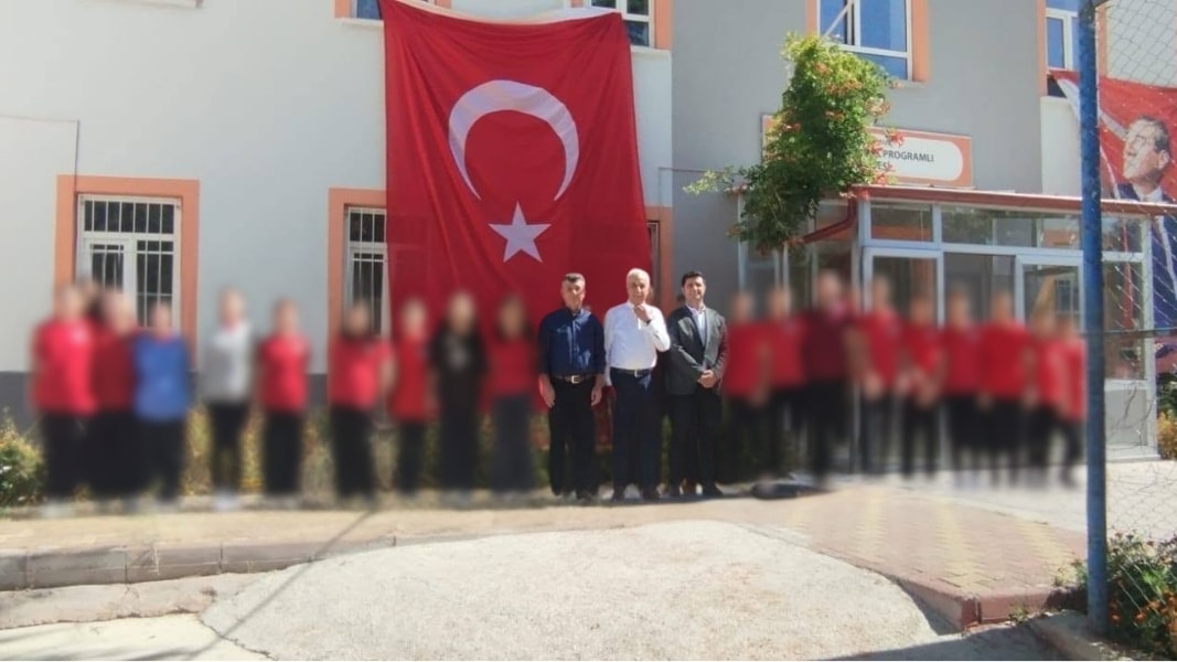 AKP'li İlçe Başkanının Okul Denetimi Tartışma Yarattı