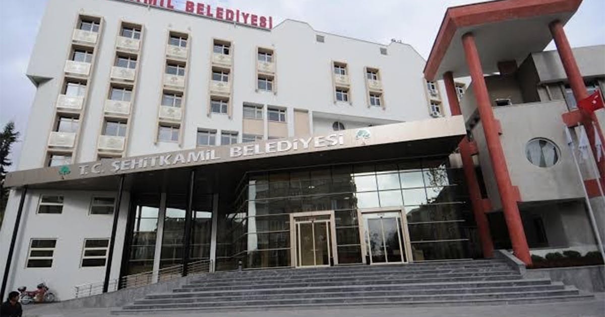 AKP'li Belediyede Makam Şiddeti İddiası: 'Kolumdan Tutup Hırpalamaya Başladı