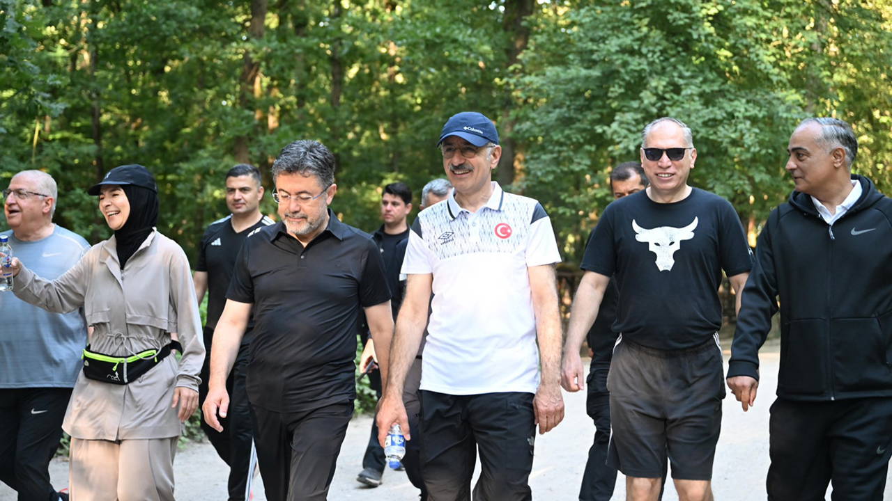 AKP Sakarya'da kamp yaptı: Bakanlardan ormanda sabah yürüyüşü
