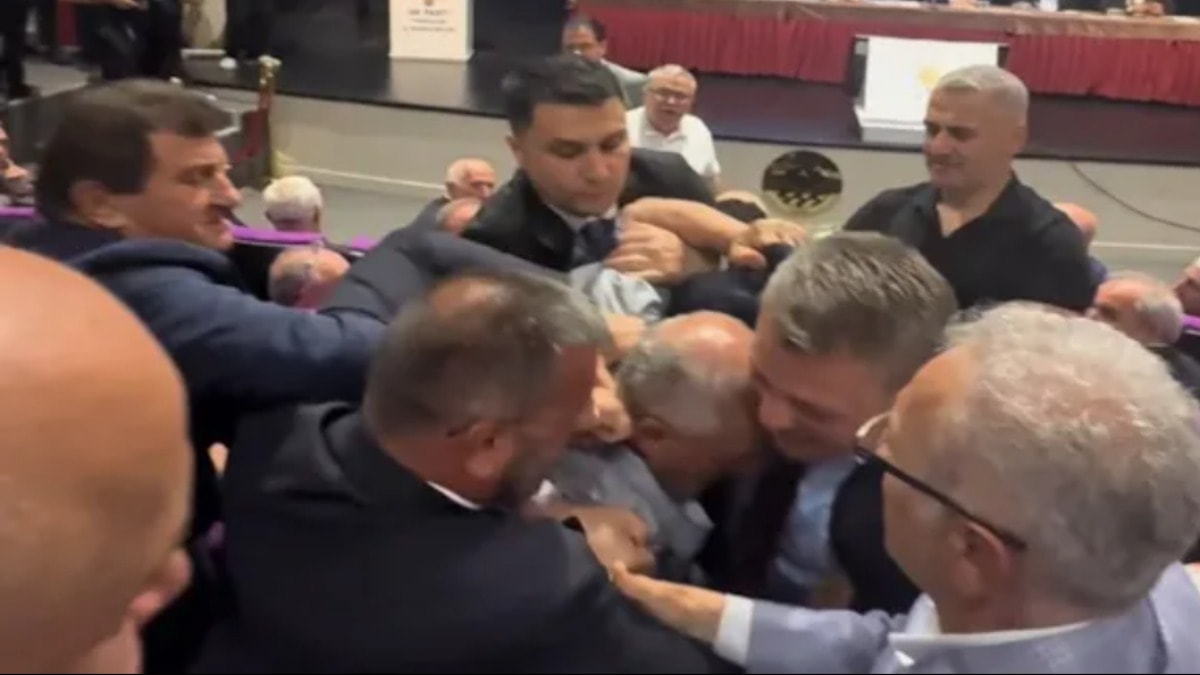 AKP'li başkana isyan: '25 yıl çalıştım, hiçbir şey yapmadınız