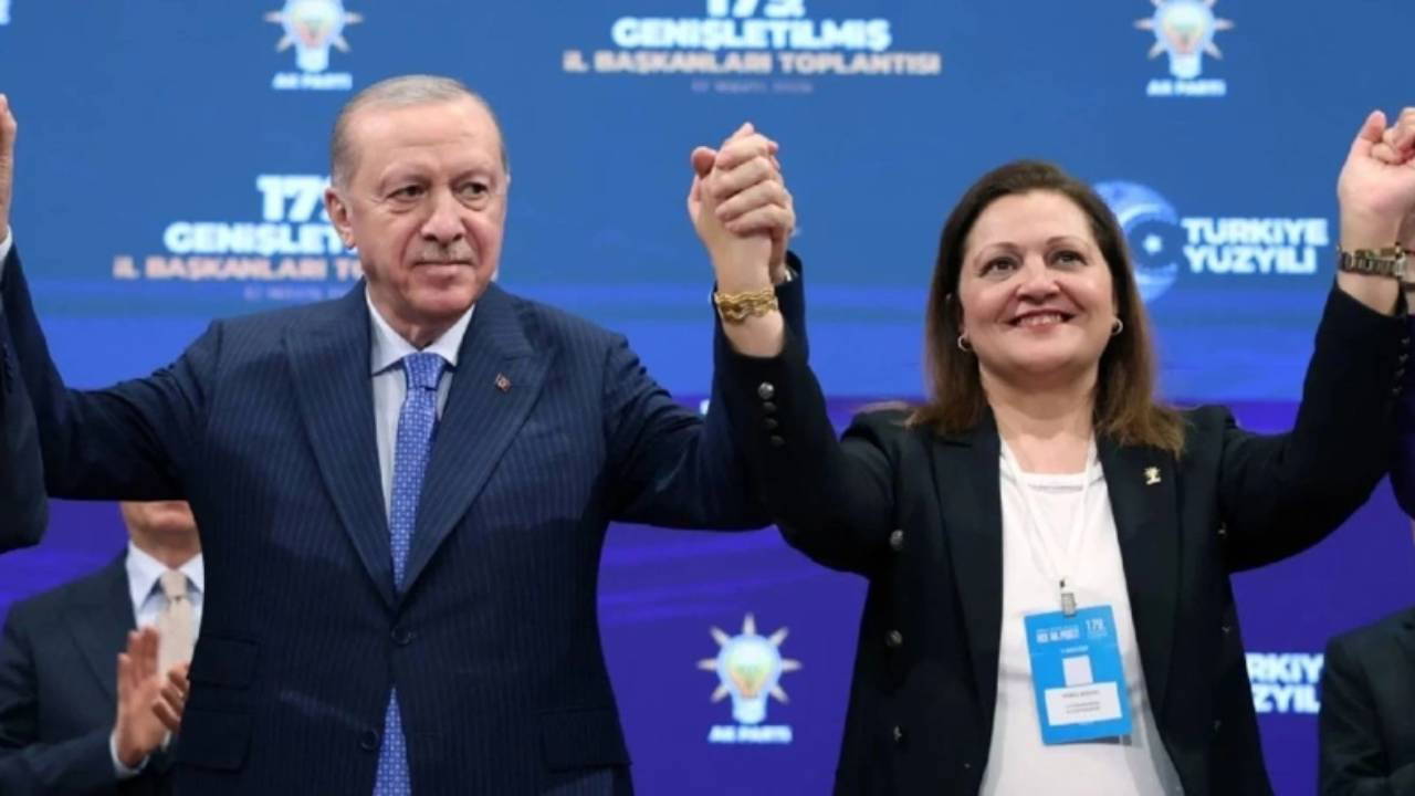 AKP'li Burcu Köksal'ın WhatsApp kazası: Torpil mesajları ifşa oldu