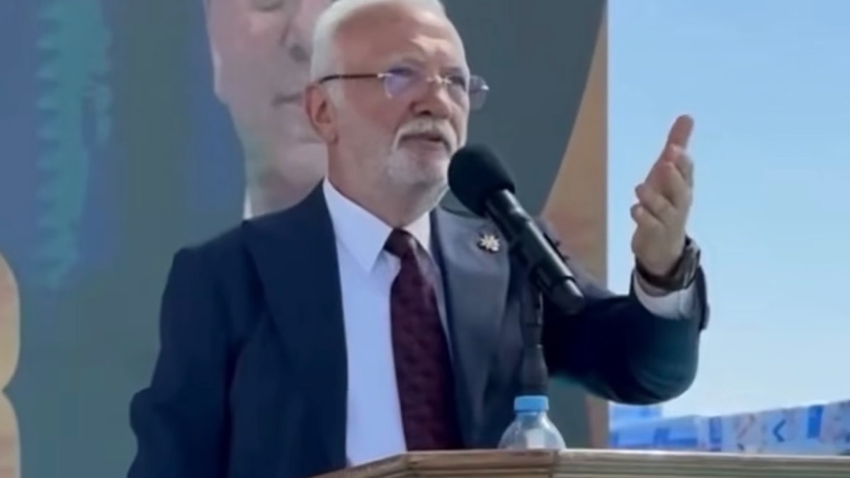 AKP'li Elitaş'ın Cep Telefonu Krizine Yol Açan Konuşması