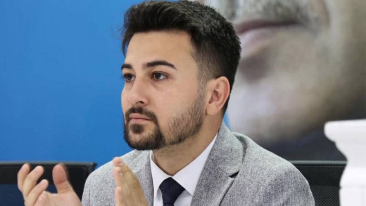 AKP'li Gençlik Kolları Başkanı Milyonluk Saatini Sosyal Medyada Paylaştı