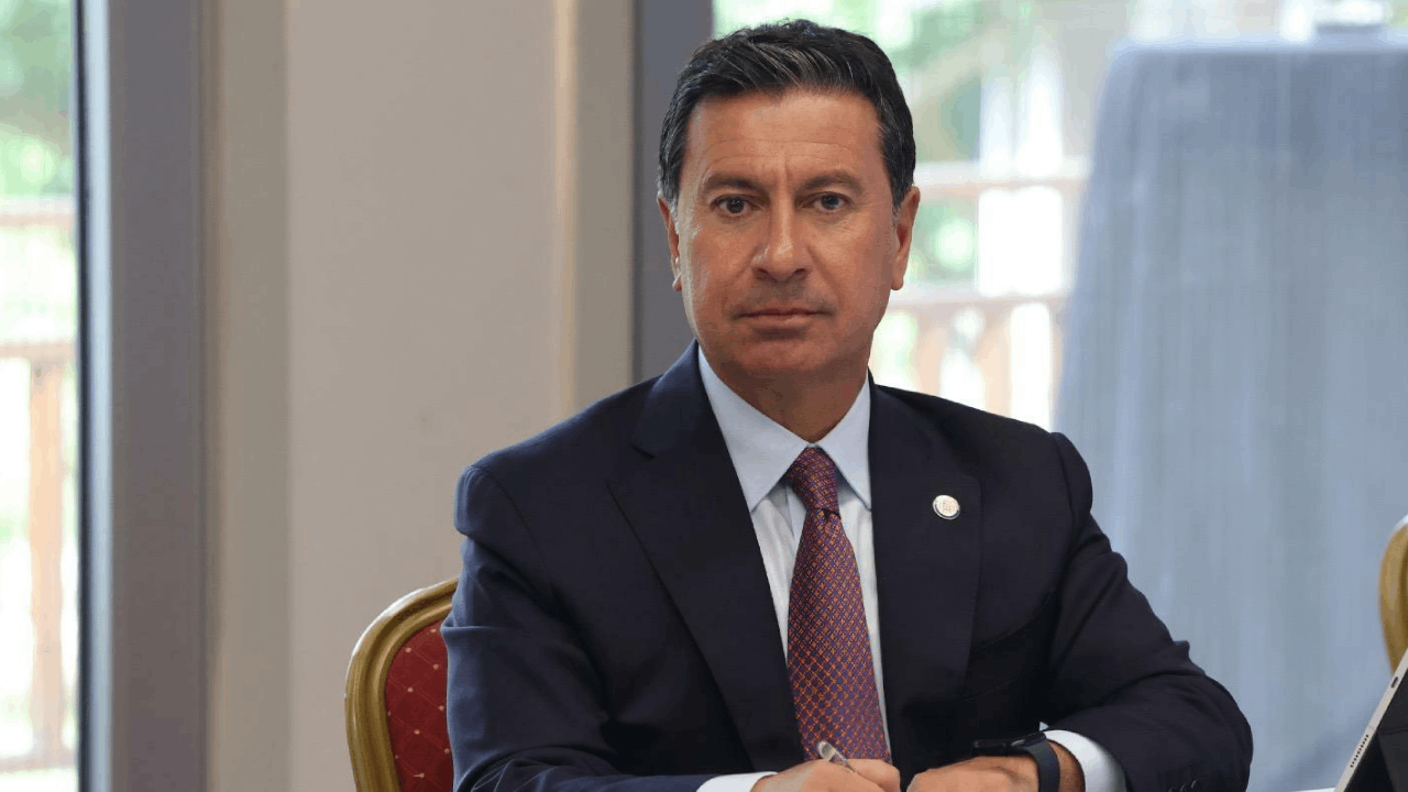 AKP'ye Geçeceği İddia Edilen Başkandan Yeni Partili İsme Destek