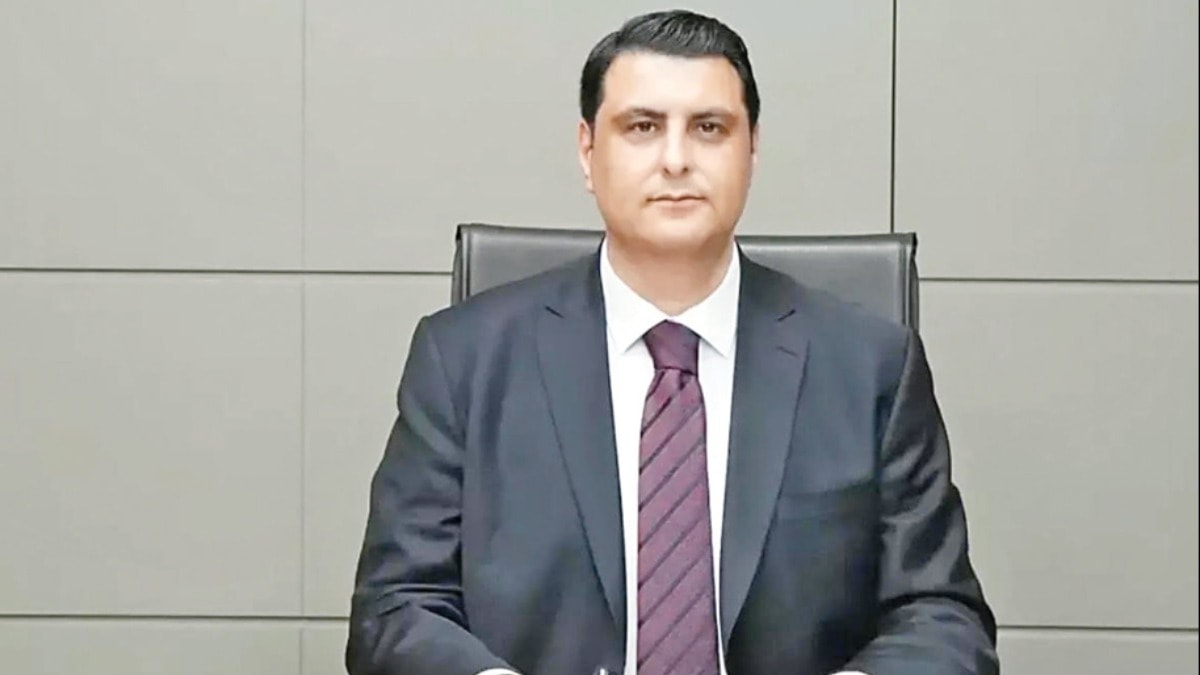 AKP'ye Geçen Belediye Başkanına Amcasından Çifte Suçlama
