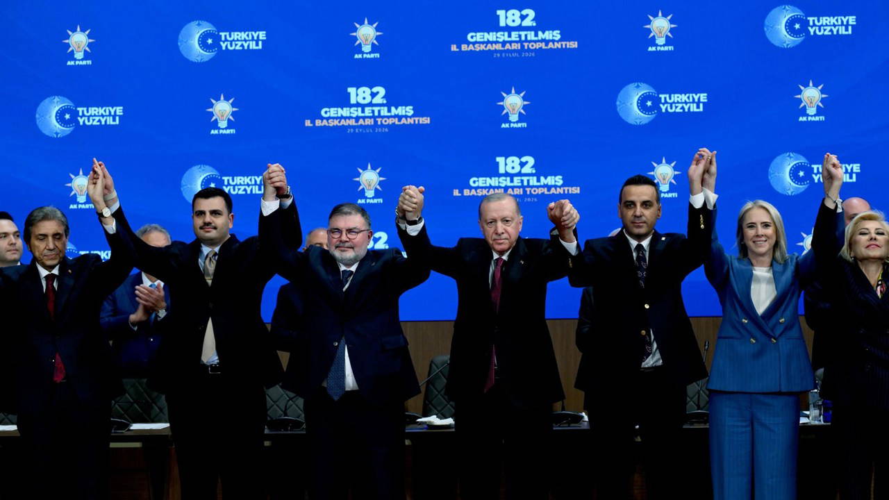 AKP'ye geçen belediye başkanlarına 'uyum' eğitimi