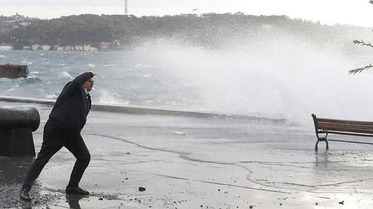 Akşam Rüzgarı Fırtınaya Dönüşüyor: Meteoroloji'den Kritik Uyarı