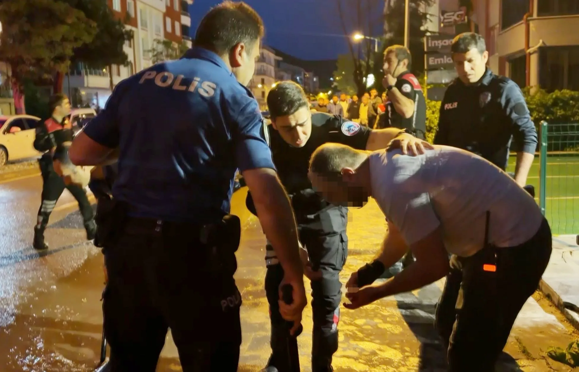 Aksaray'da kızını rahatsız eden gencin kulağını baba kesti