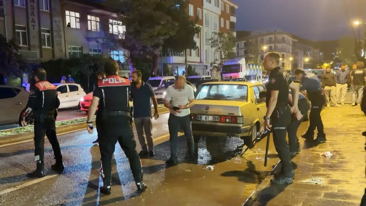Aksaray'da kızını rahatsız eden gencin kulağını kesti, polis yaralandı
