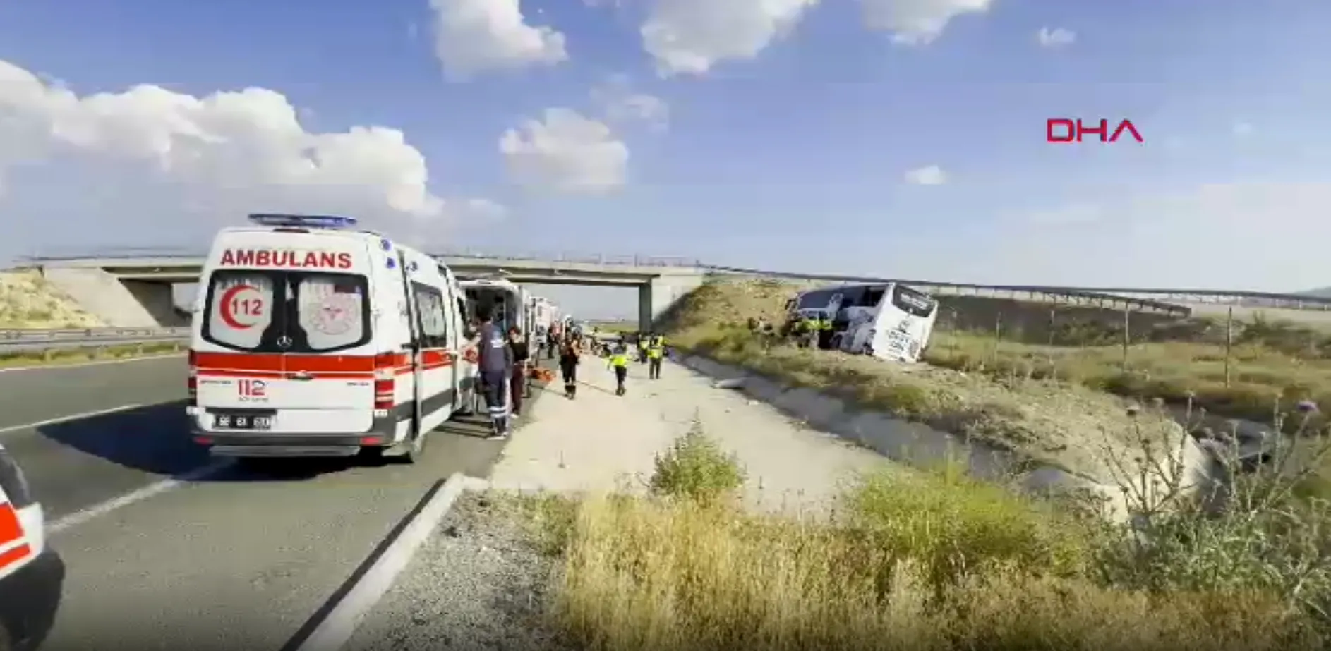 Aksaray'da otobüs şarampole devrildi: 12 yaralı