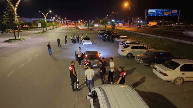 Aksaray'da şafak operasyonu: Gece boyu denetim